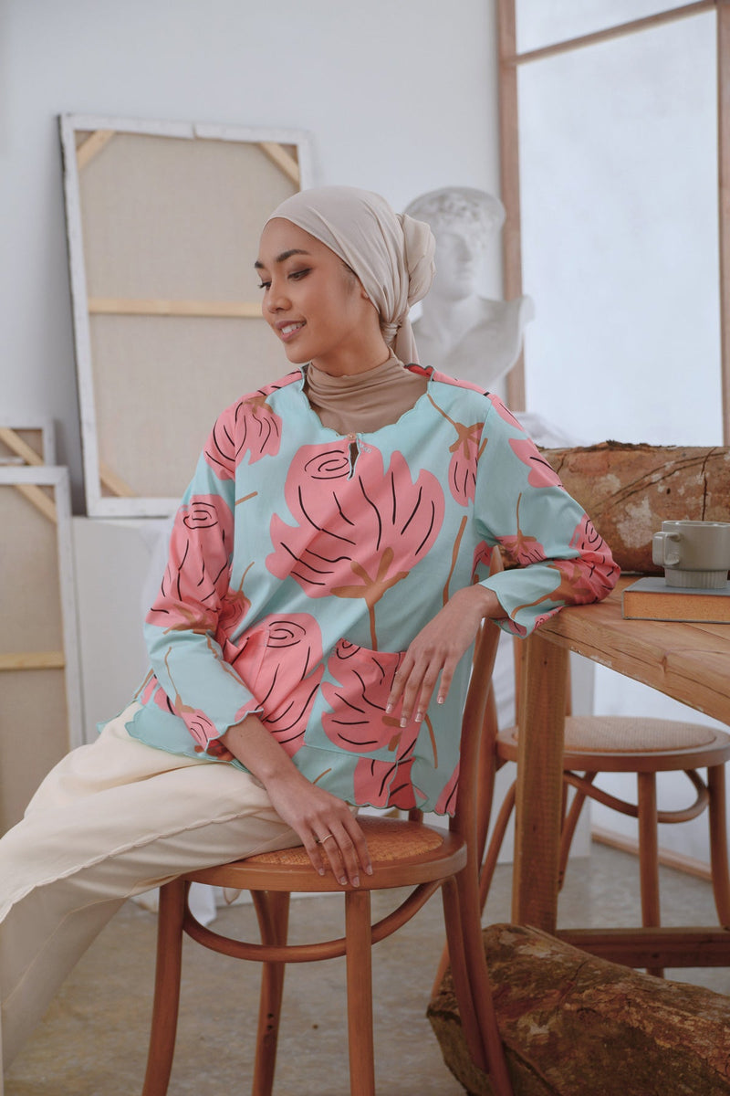 The Seniman Women Scallop Kurung Top - Girang