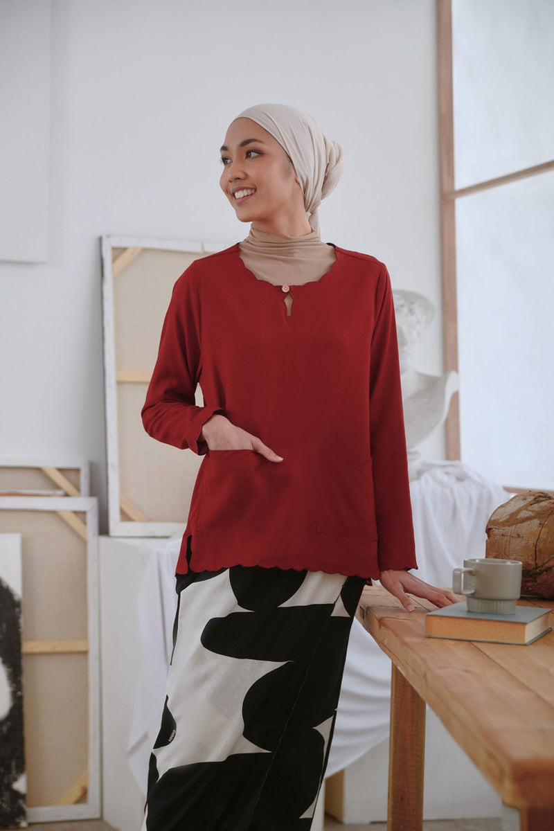 The Seniman Women Scallop Kurung Top - Maroon