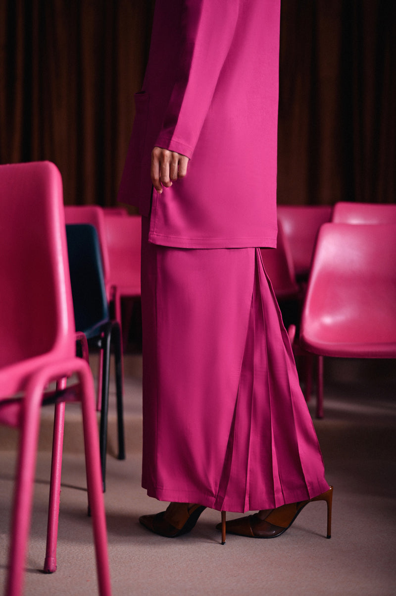 kain kipas pink pekat perempuan dewasa