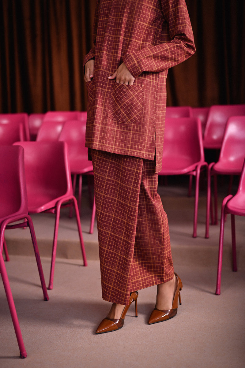 kain lipat depan bercorak coklat dewasa 