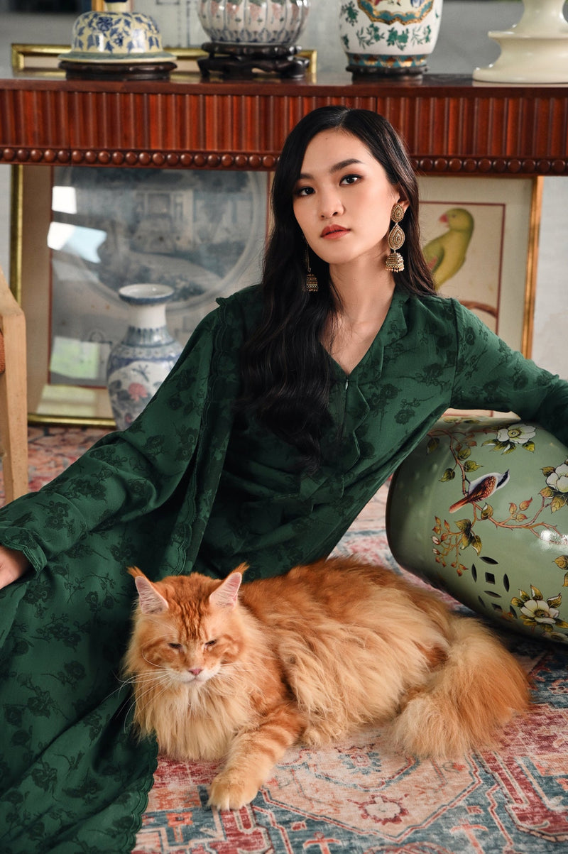 The Glow Women Petals Kebaya Set - Emerald Green Jacquard