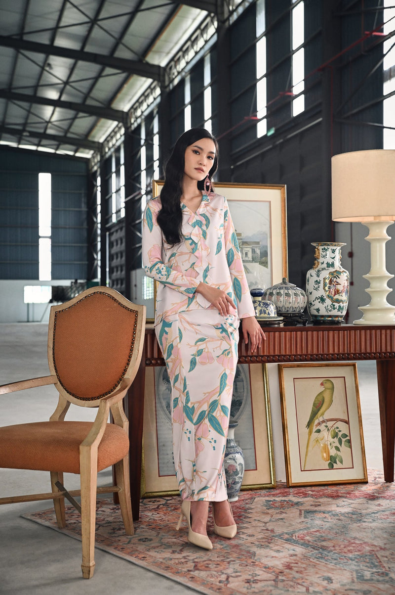 The Glow Women Petals Kebaya Set - Orchard