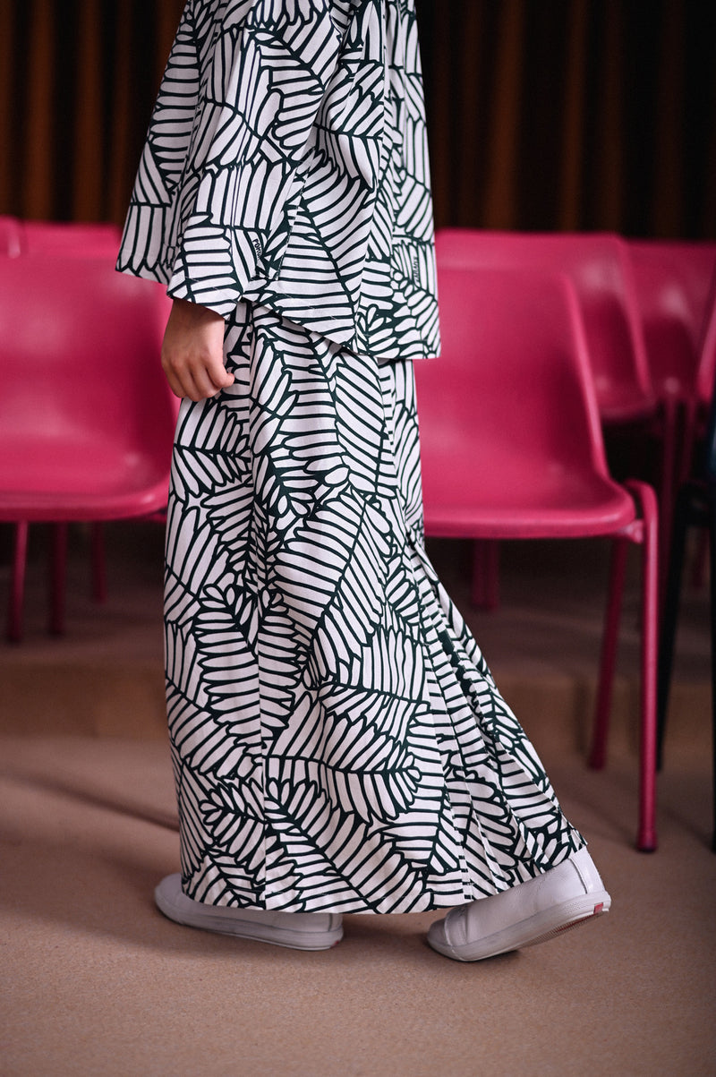 kain kipas bercorak daun budak 