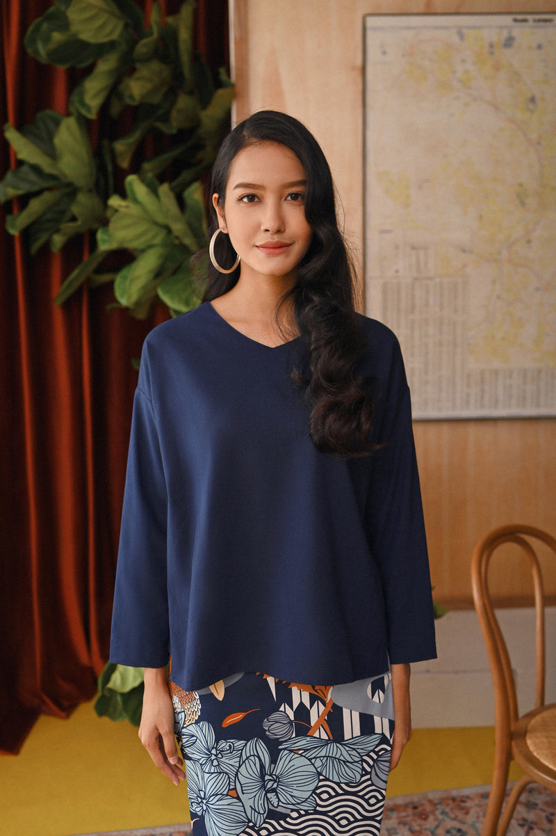 The Tanah Women Selesa Blouse - Navy Blue