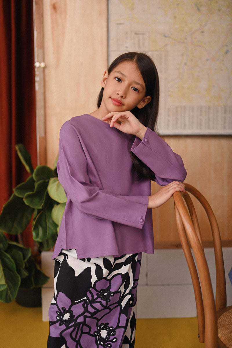 Semi-V shape selesa blouse