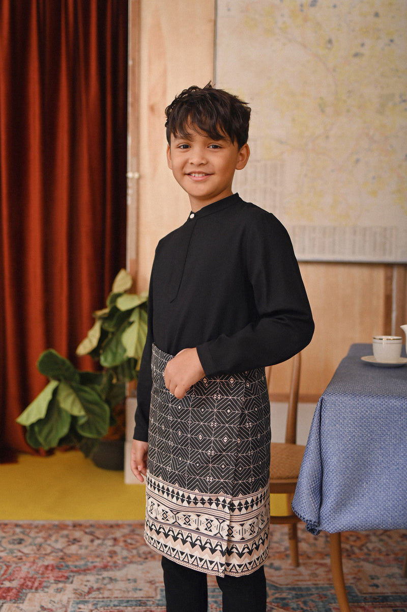 The Tanah Baju Melayu - Black