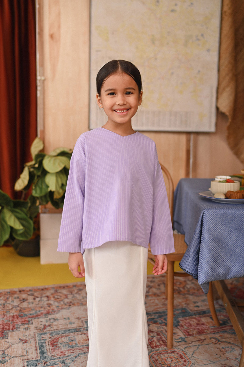 Semi V-shape girl blouse 