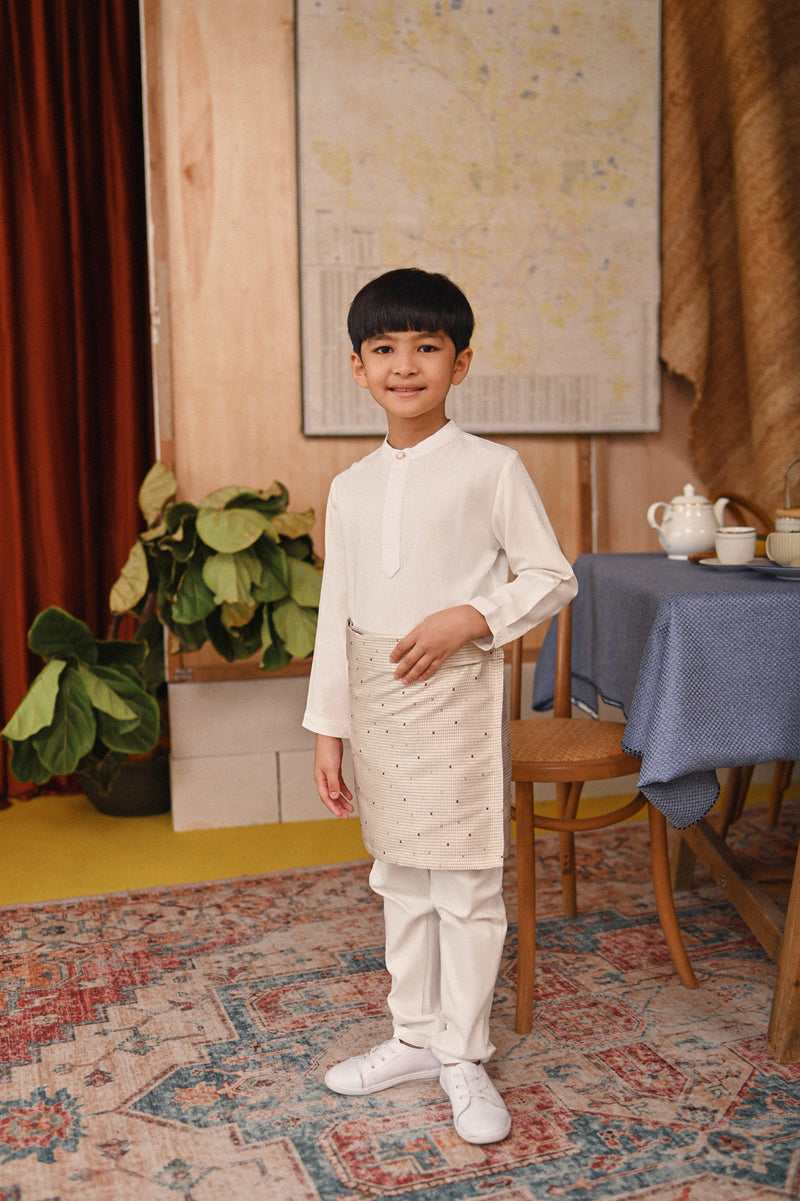 The Tanah Baju Melayu - White