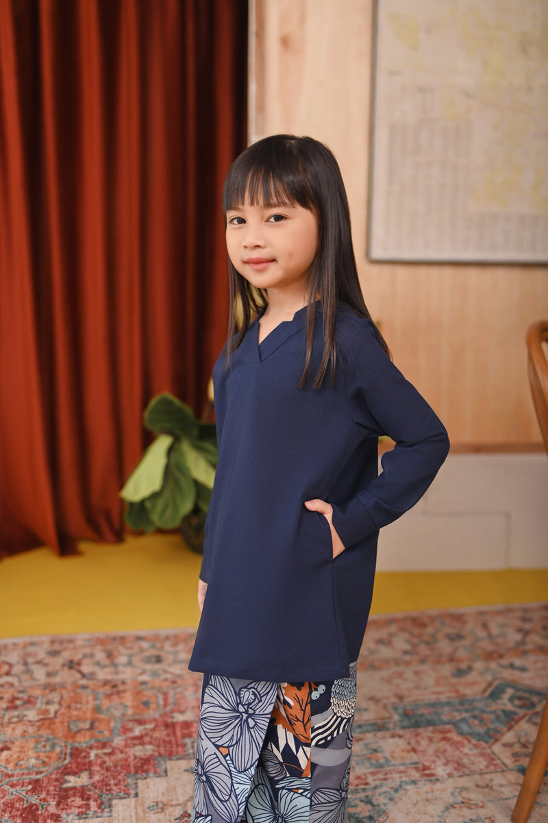 Kurung Blouse with side pocket