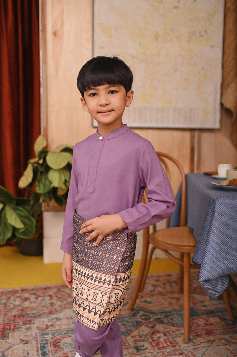 Traditional Baju Raya Melayu