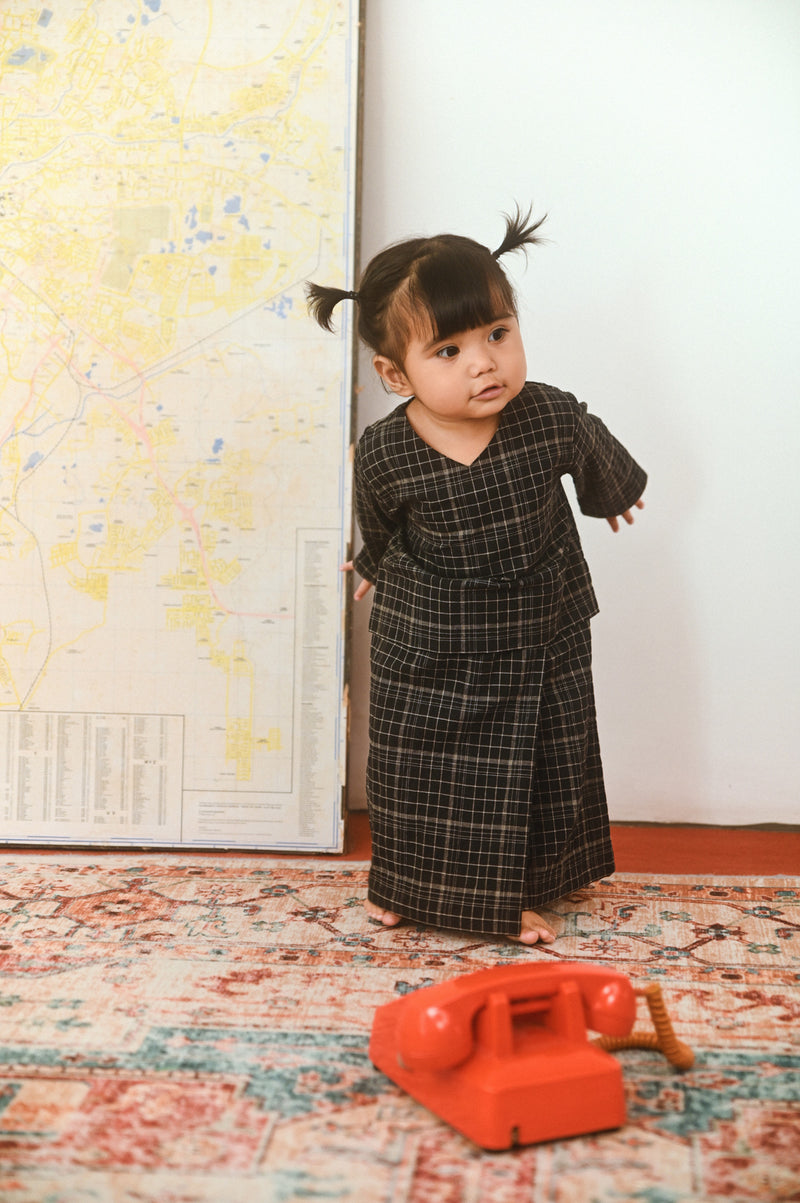 The Dulu Kita Babies Kurung - Kita Black Checked
