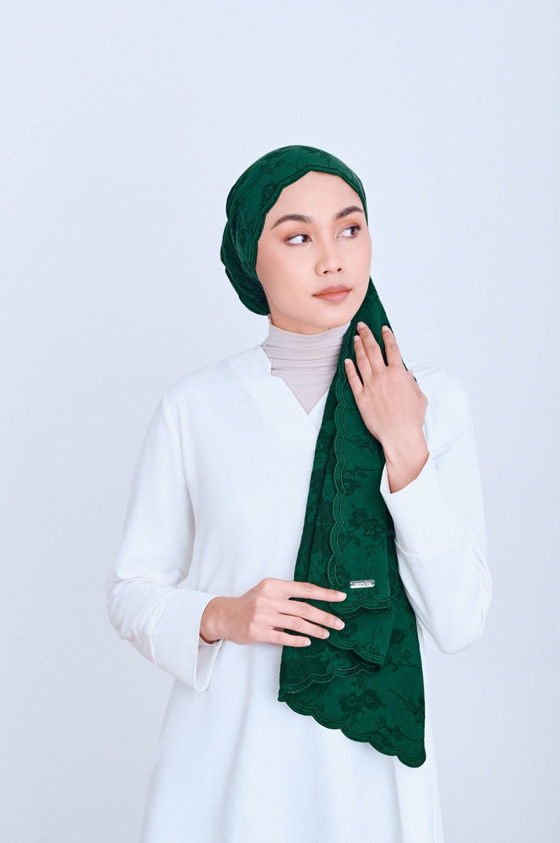 The Glow Women Scallop Shawl - Emerald Green Jacquard
