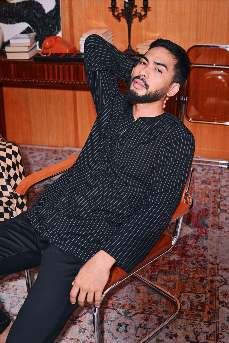The Congkak Men Kurta - Black Stripe