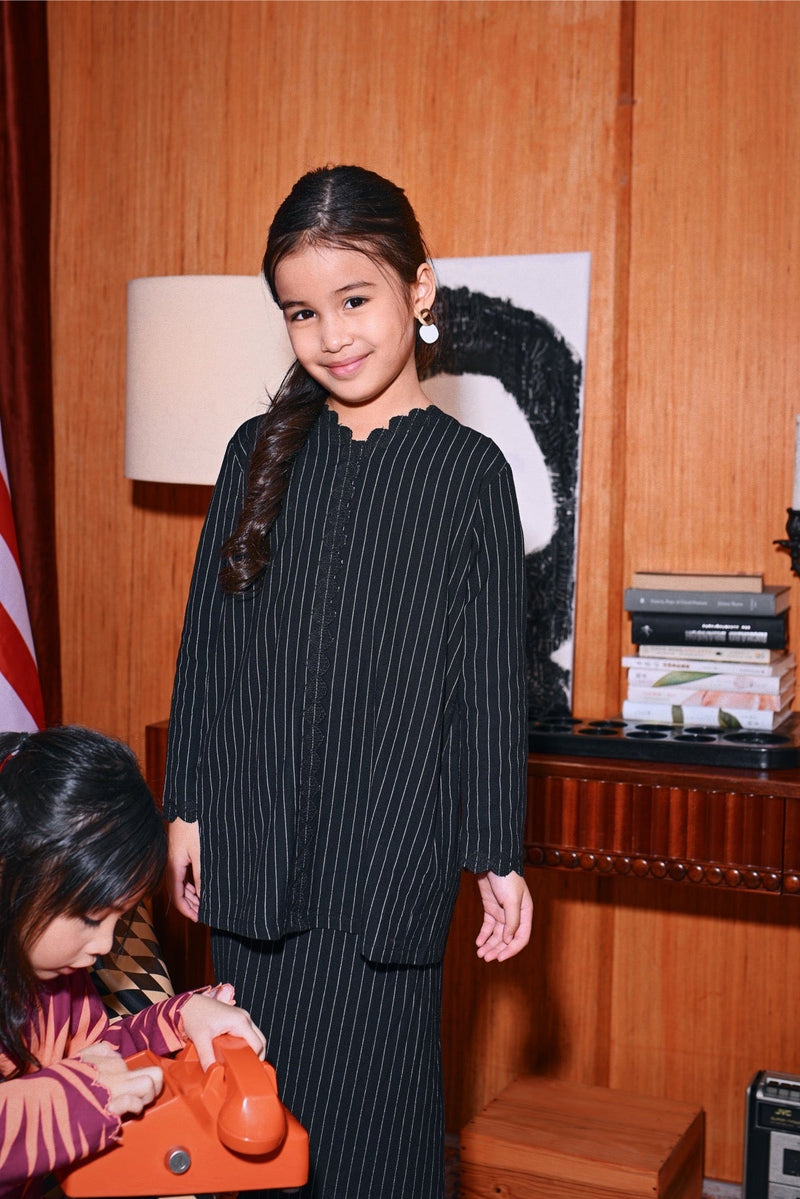 The Congkak Scallop Kurung Top - Black Stripe