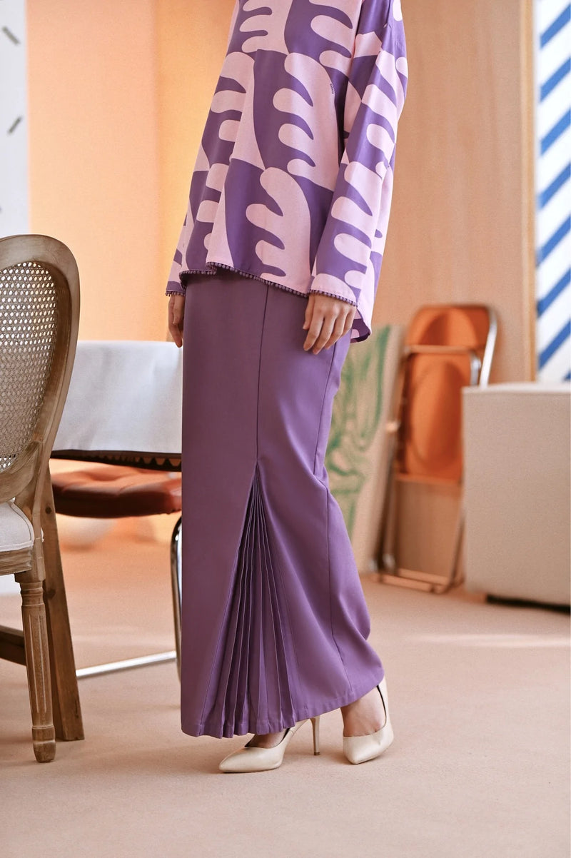 The Maraton Women Pleats Skirt - Purple