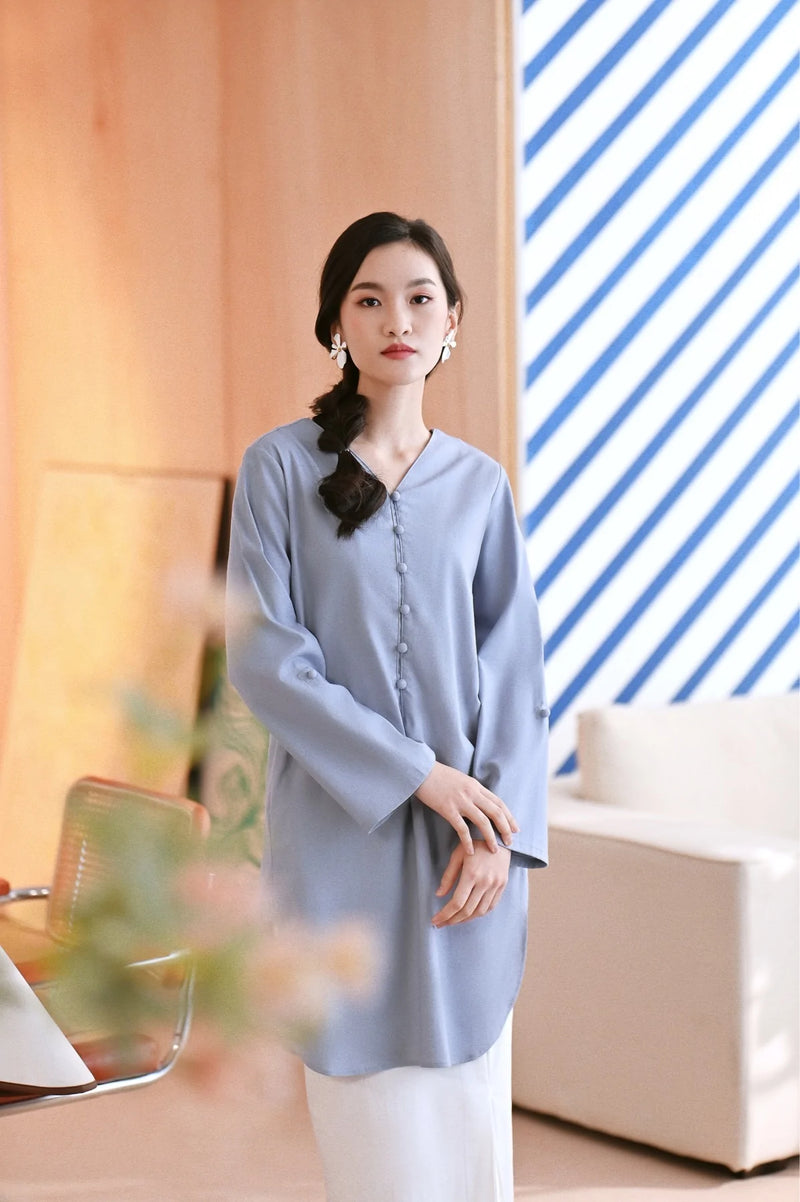 The Maraton Women Bright Tunic - Light Pigeon Blue