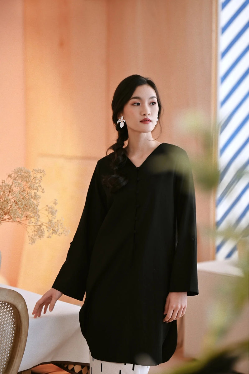 The Maraton Women Bright Tunic - Black