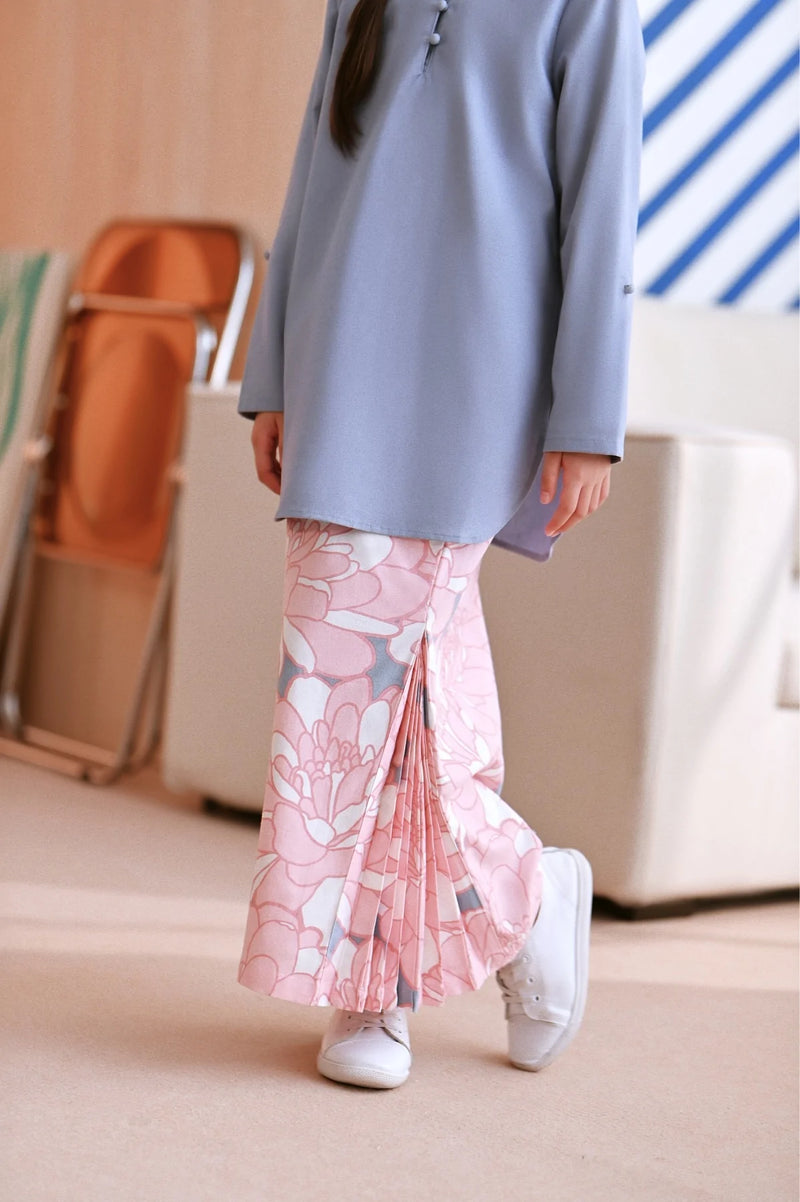 The Maraton Pleats Skirt - Proud