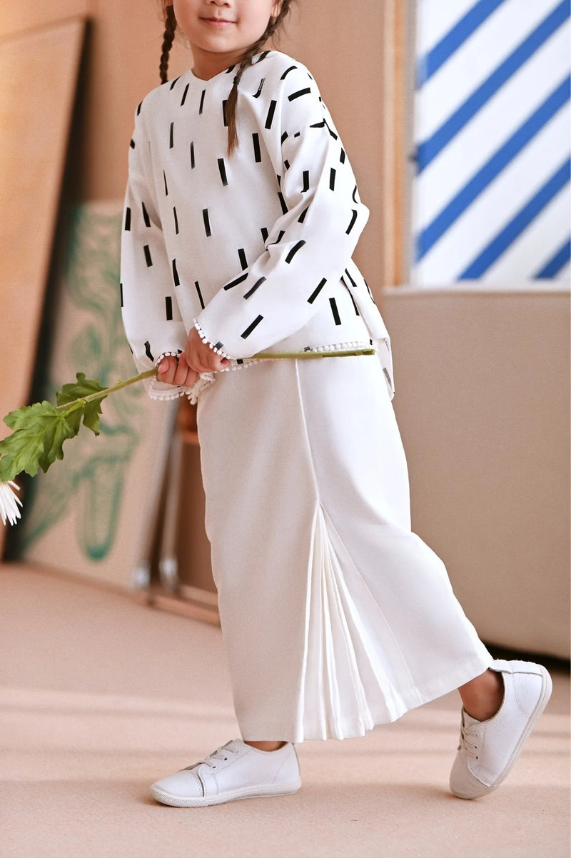 The Maraton Pleats Skirt - White