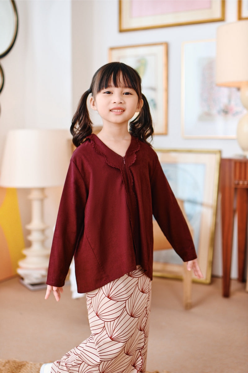 The Narik Scallop Kebaya Top - Mangosteen