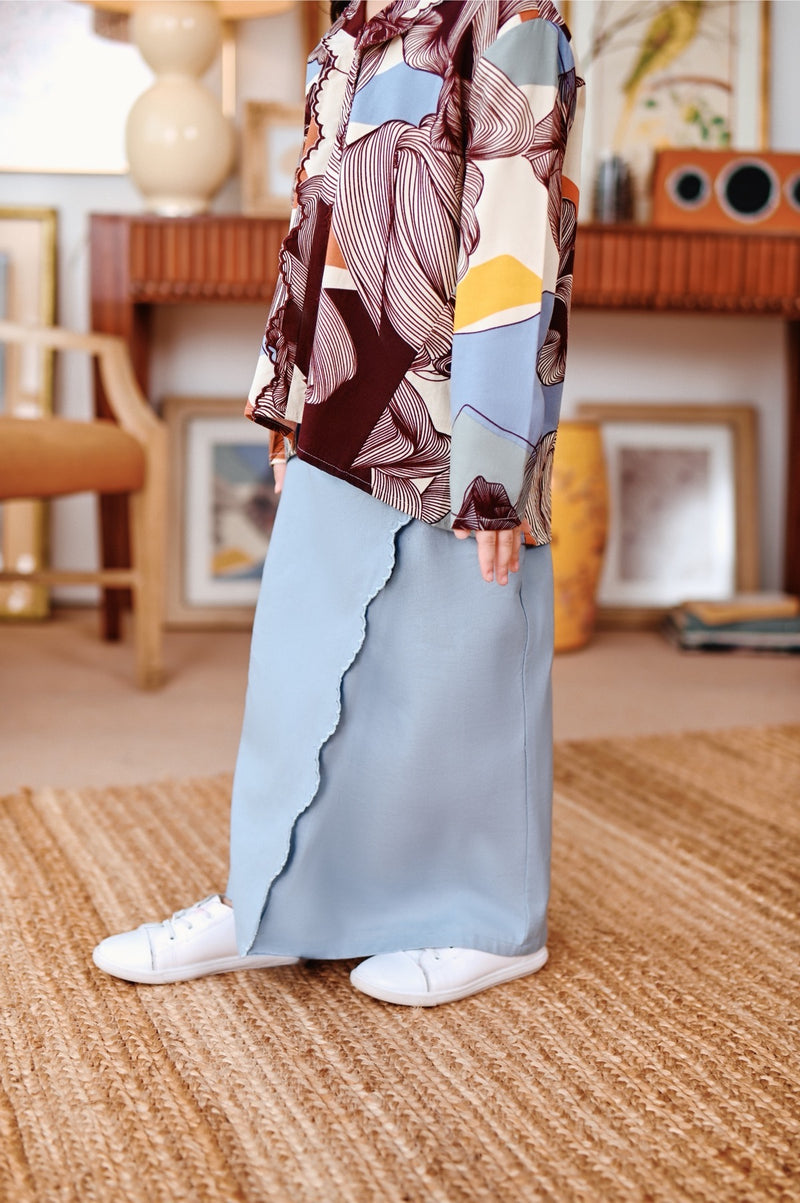 kain lipat depan bersulam biru muda budak 