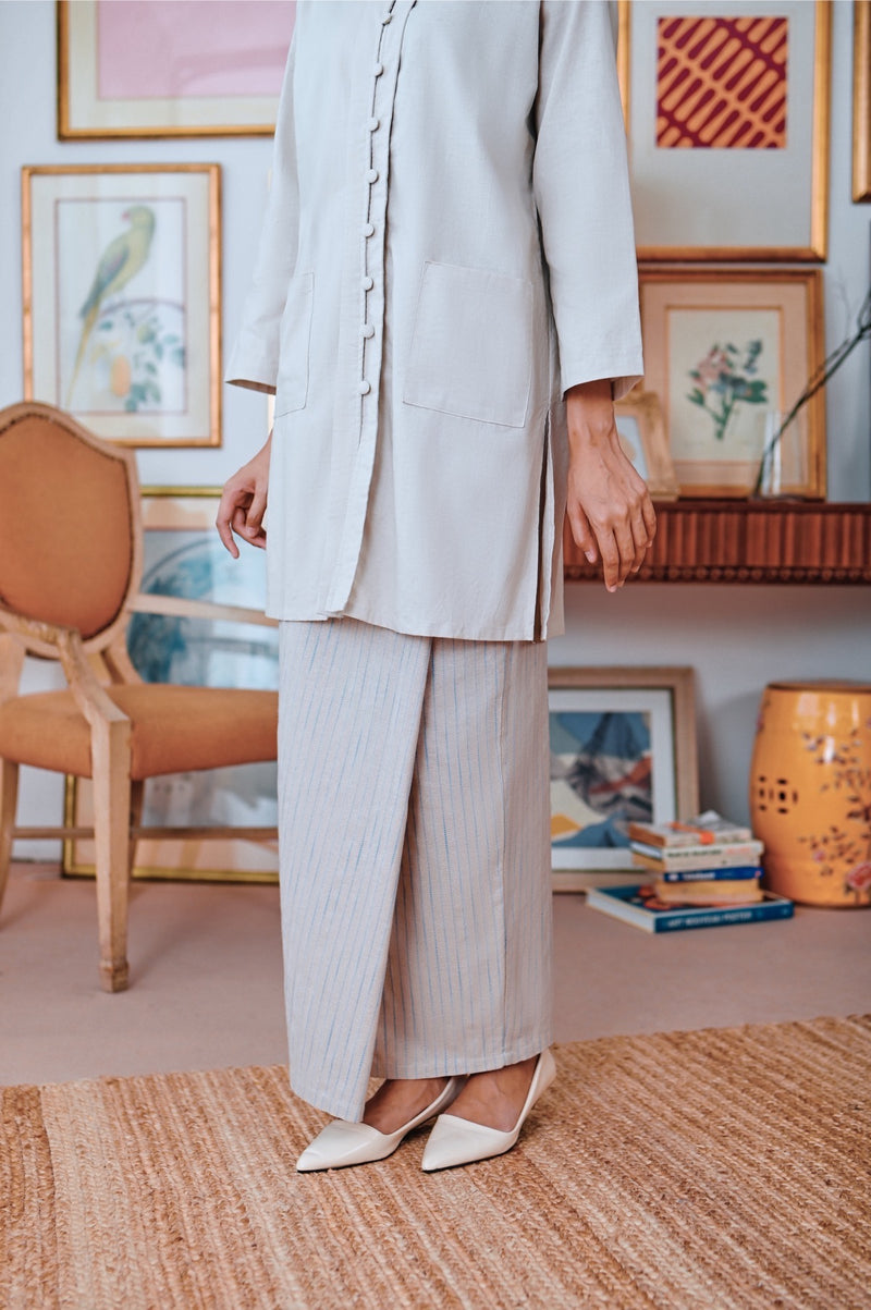 kain lipat depan bercorak jalur nude perempuan 