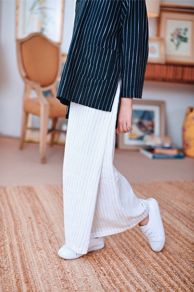 kain lipat depan putih jalur budak 