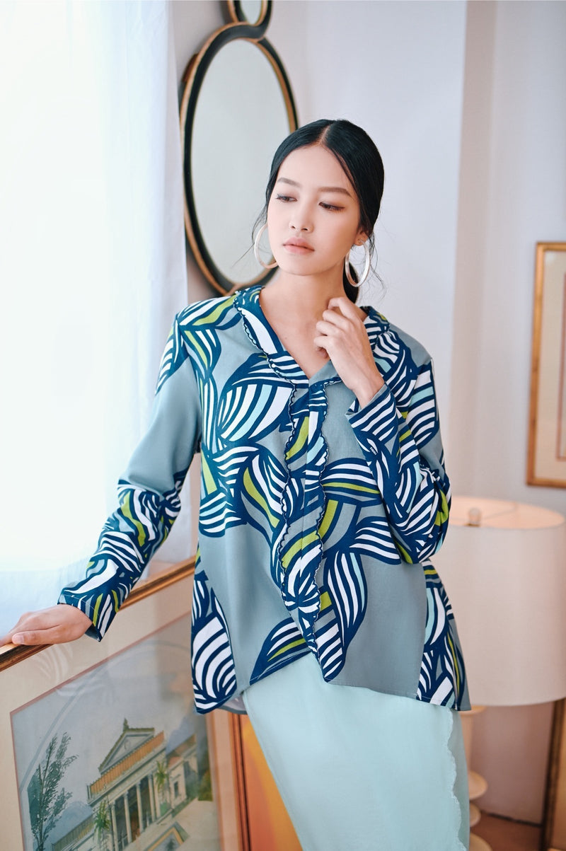 The Narik Women Scallop Kebaya Top - Gabung