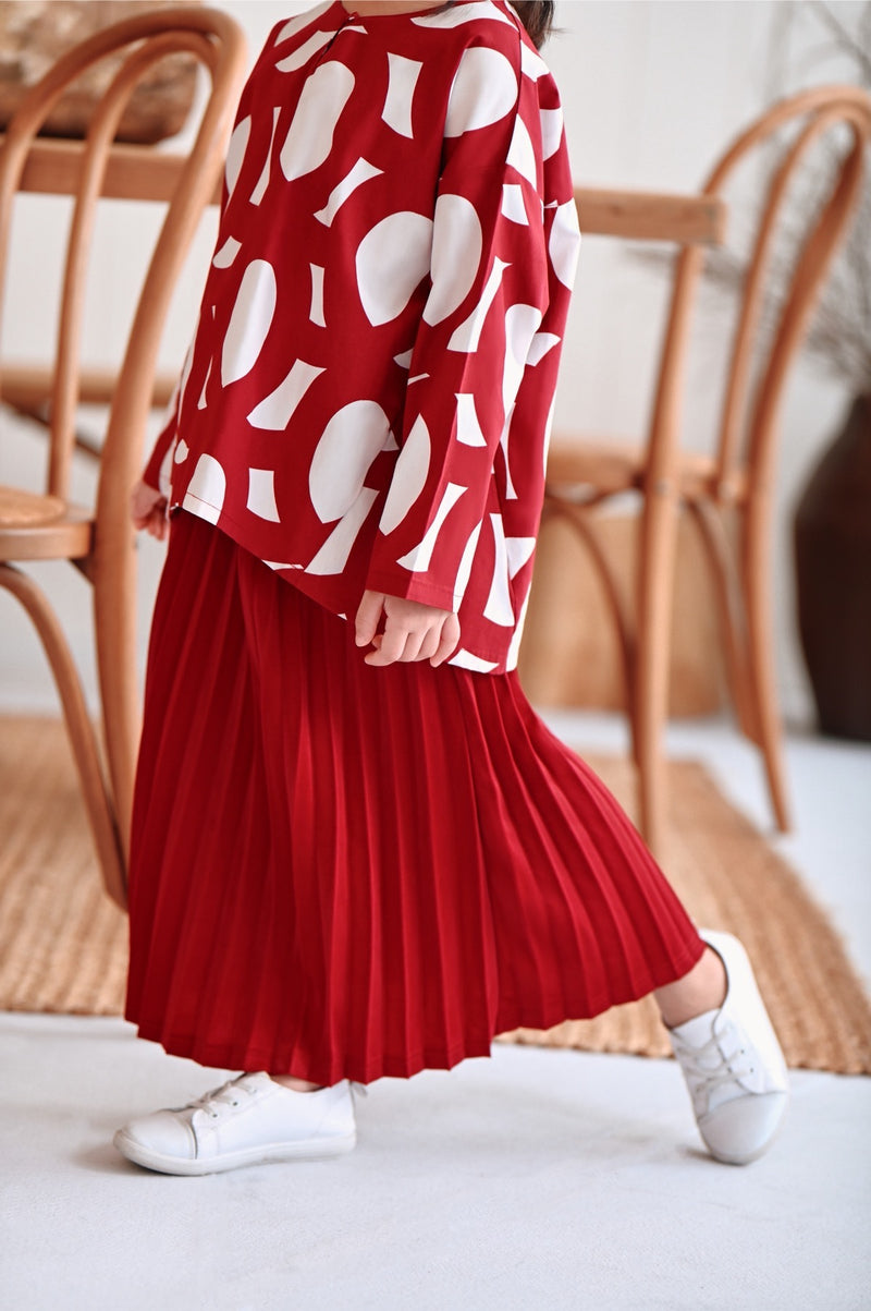 kain pleats merah budak 