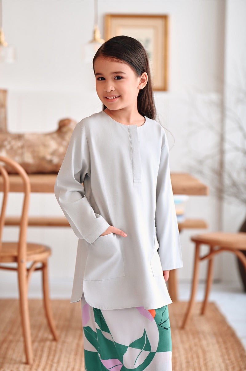 baju kurung fesyen poket kelabu cair budak 