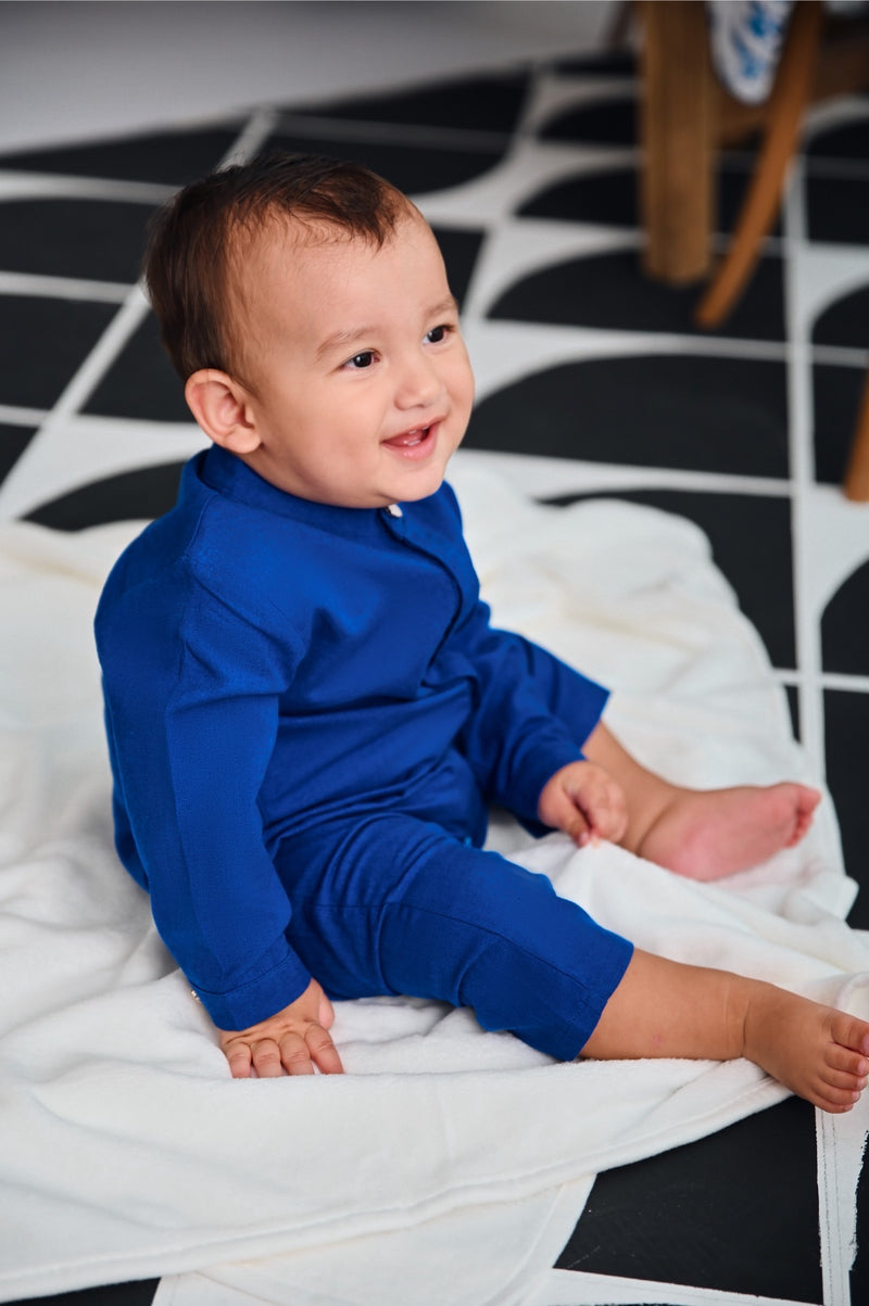 babies jumpsuit in classic blue 