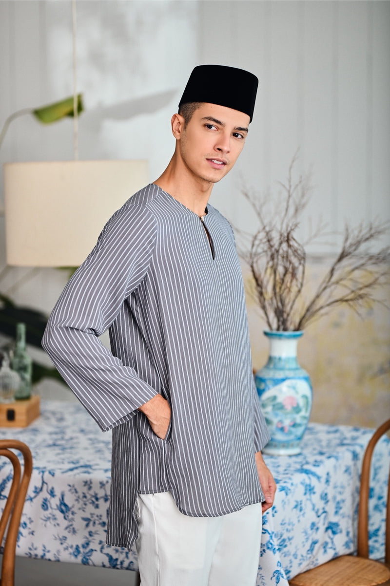 The Evergreen Men Pesak Kurta - Clay Stripe