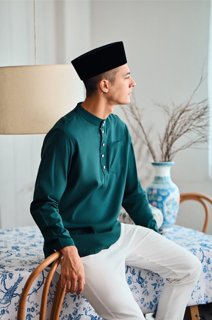 The Evergreen Men Baju Melayu Top - Emerald Green