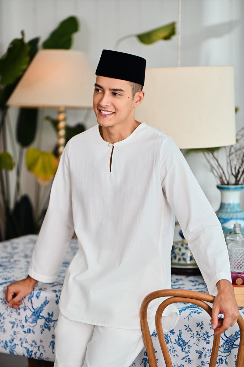The Evergreen Men Pesak Kurta - White Jacquard