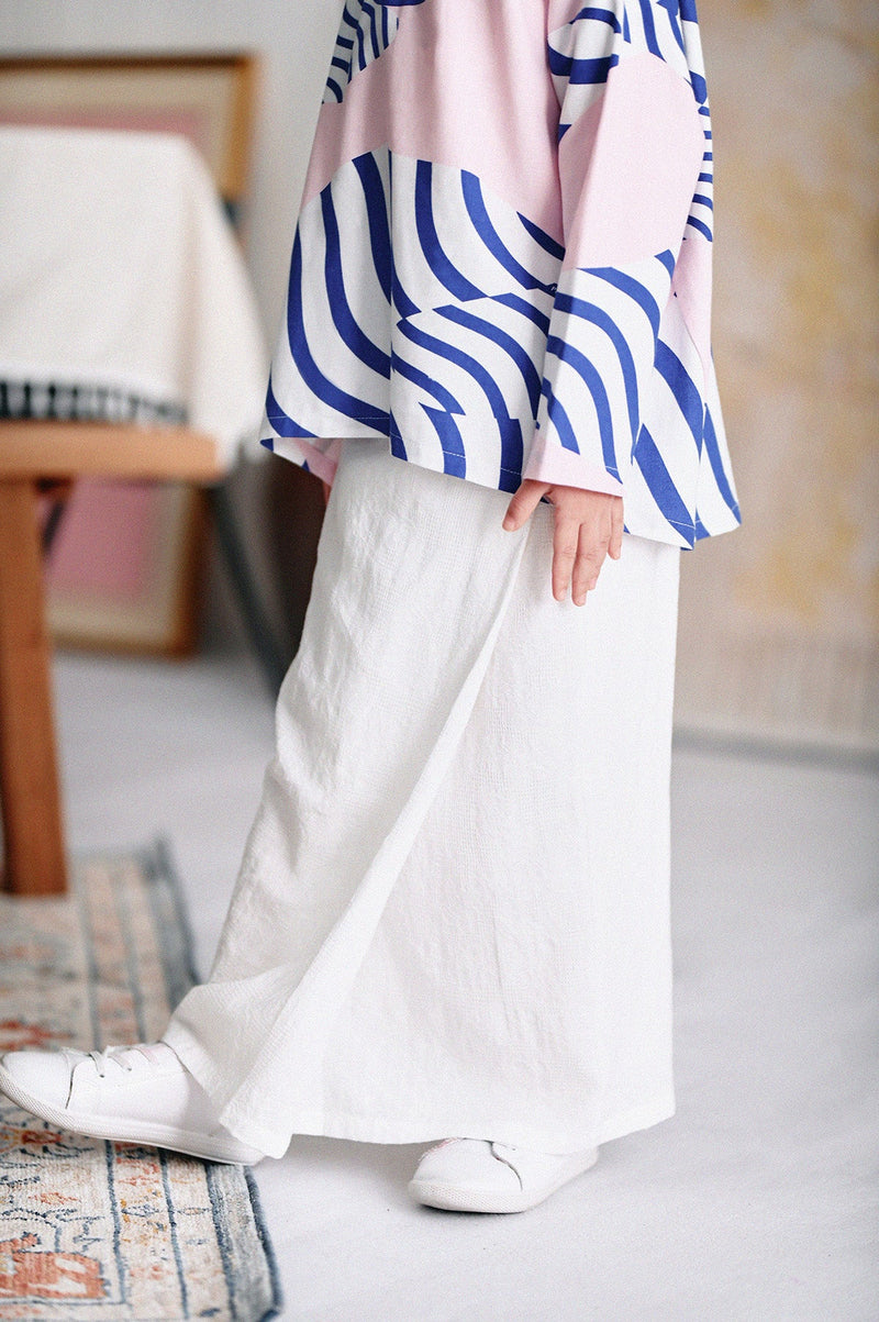 The Saat Kita Folded Skirt - White Jacquard