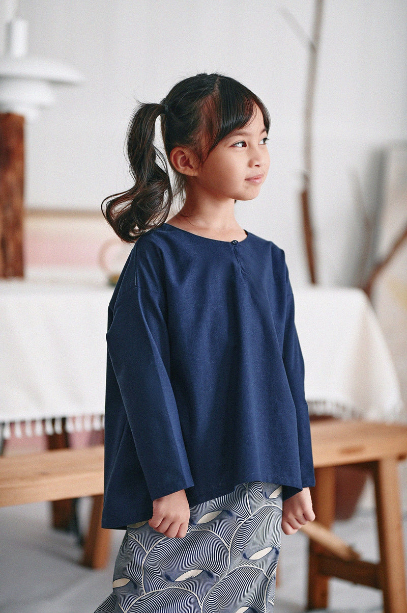 The Saat Kita Mulia Blouse - Navy