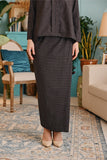 The Tanam Women Folded Skirt - Complete Black Checked