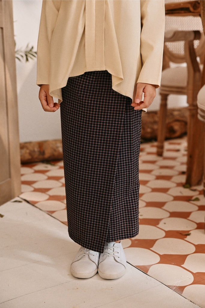 The Tanam Folded Skirt - Complete Black Checked