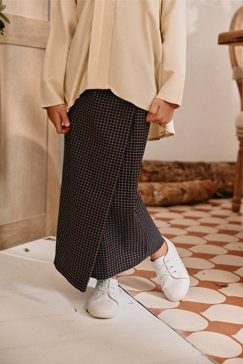 The Tanam Folded Skirt - Complete Black Checked