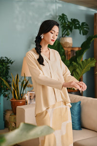 The Tanam Women Kebaya Top - Cream