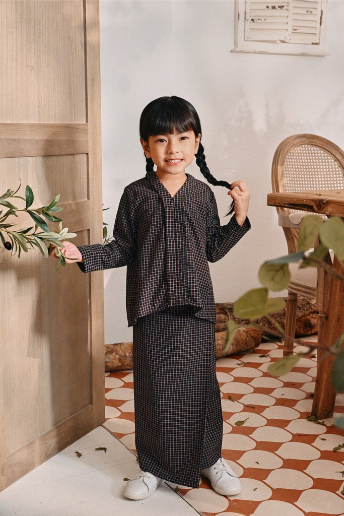 The Tanam Folded Skirt - Complete Black Checked