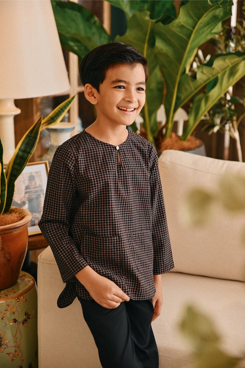 The Tanam Pesak Kurta - Complete Black Checked