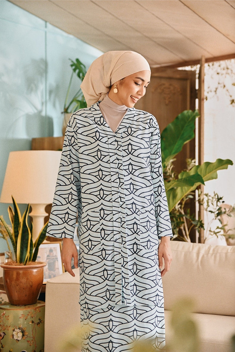 The Tanam Women Kebarung Top - Guide