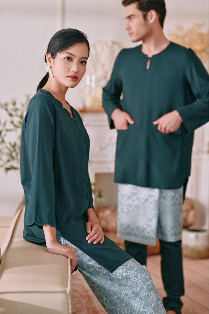 The Menuai Women Broderie Kurung Top - Emerald Green
