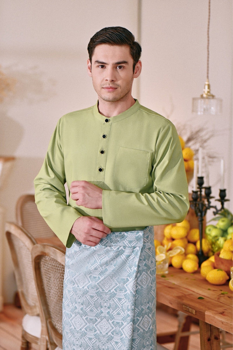 The Menuai Men Baju Melayu Top - Lawn Green