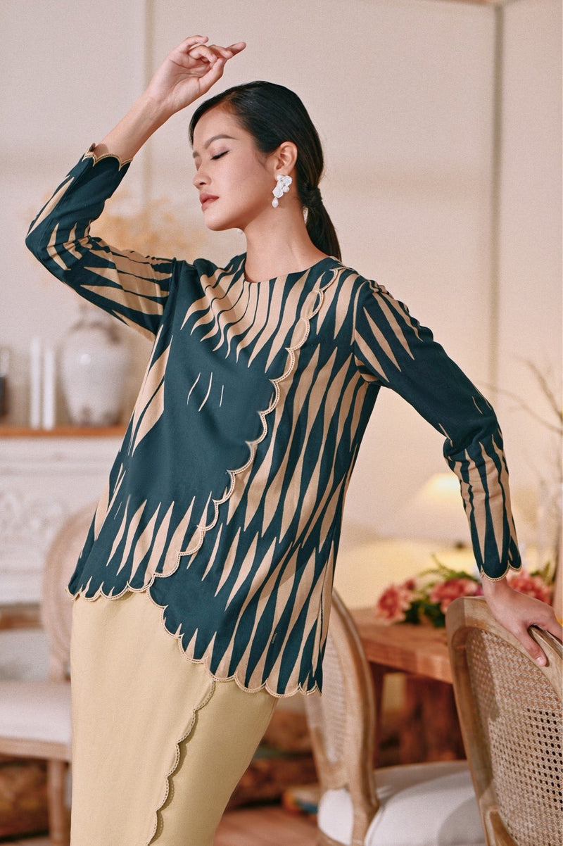 The Menuai Women Broderie Blouse - Sepals