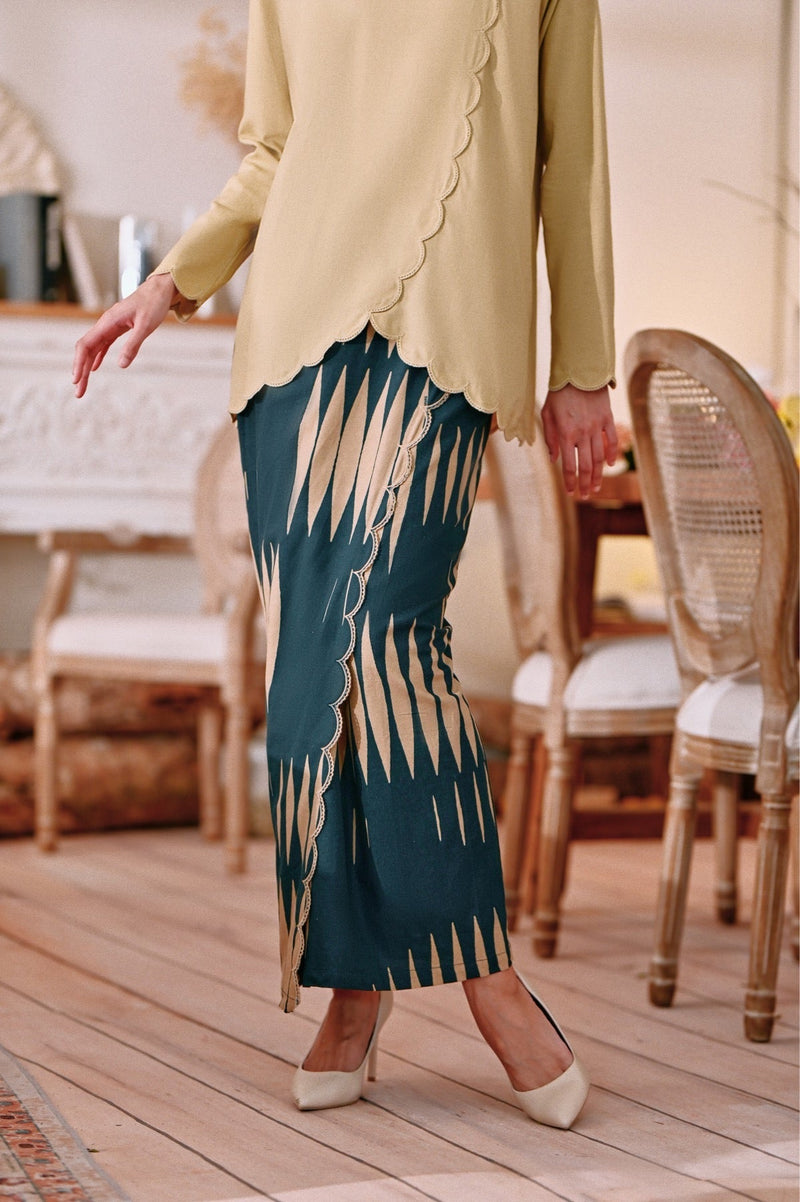 The Menuai Women Broderie Folded Skirt - Sepals