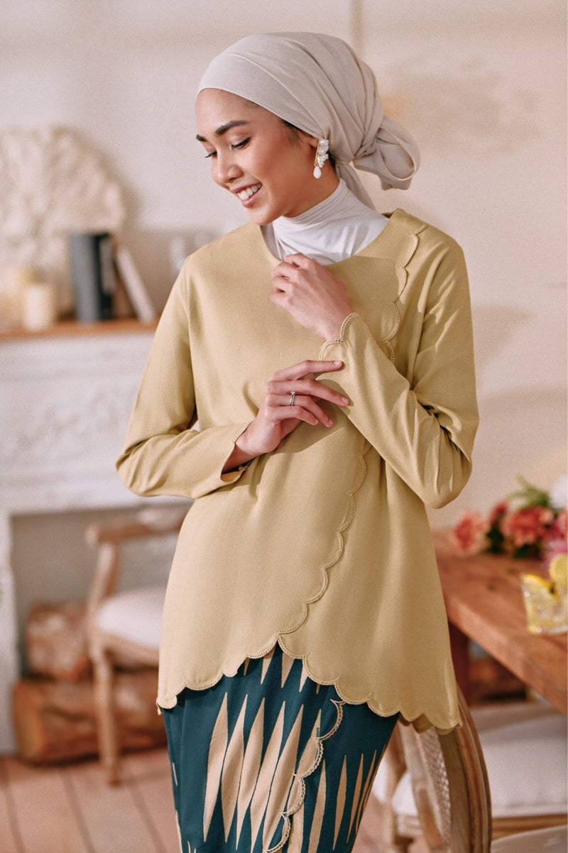 The Menuai Women Broderie Blouse - British Khaki