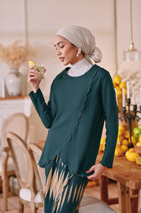 The Menuai Women Broderie Blouse - Emerald Green