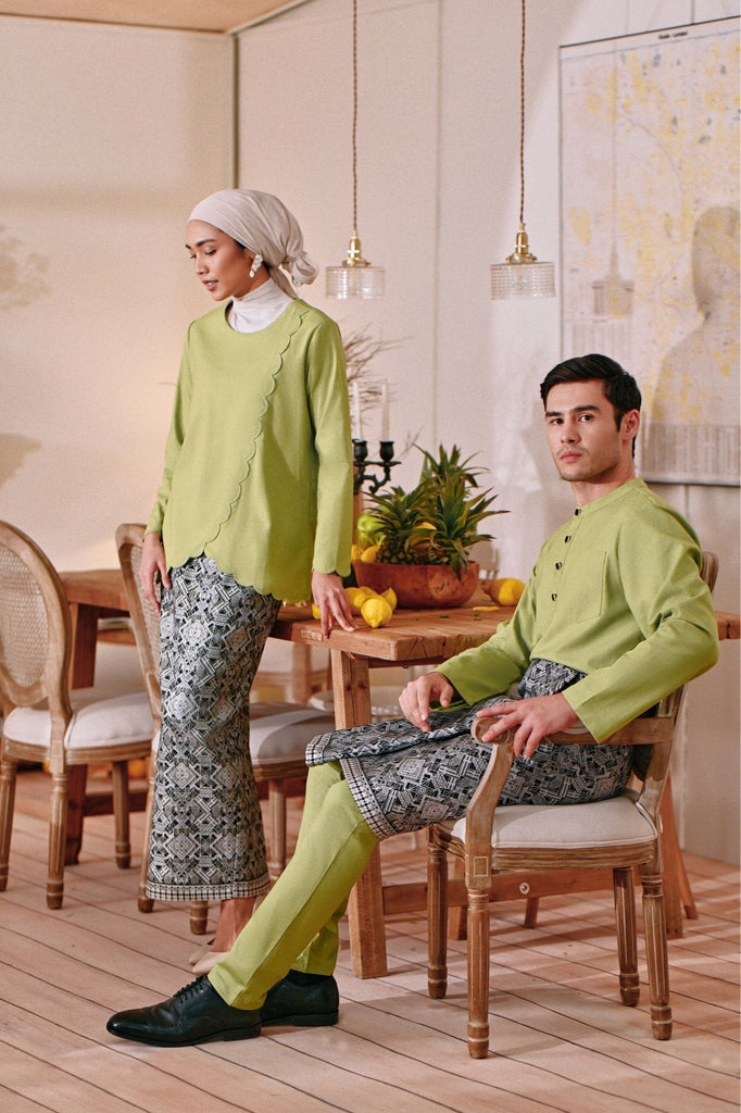 The Menuai Men Baju Melayu Top - Lawn Green